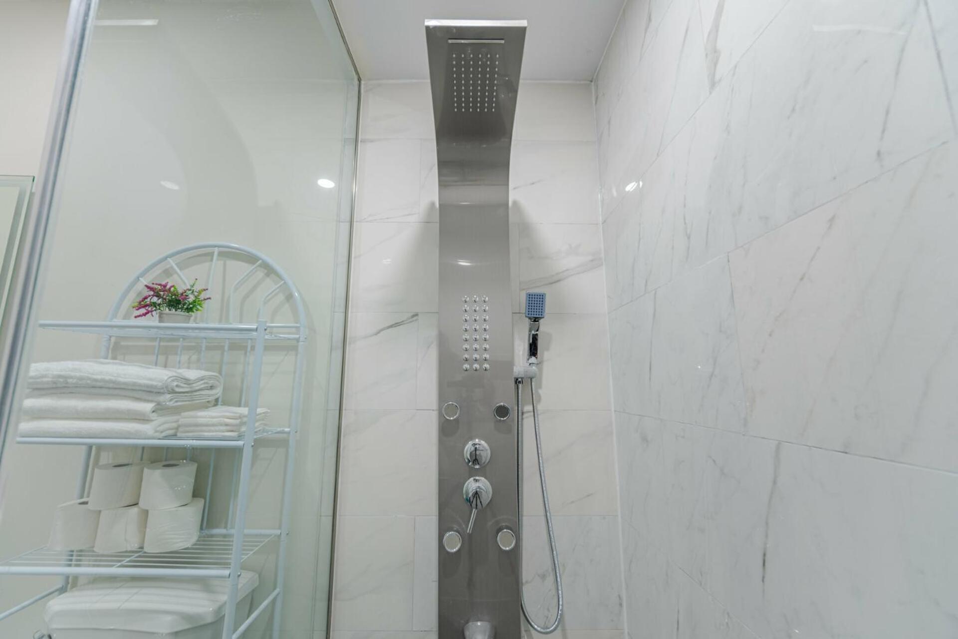 Private Basement Bedrooms In Оквилль Экстерьер фото