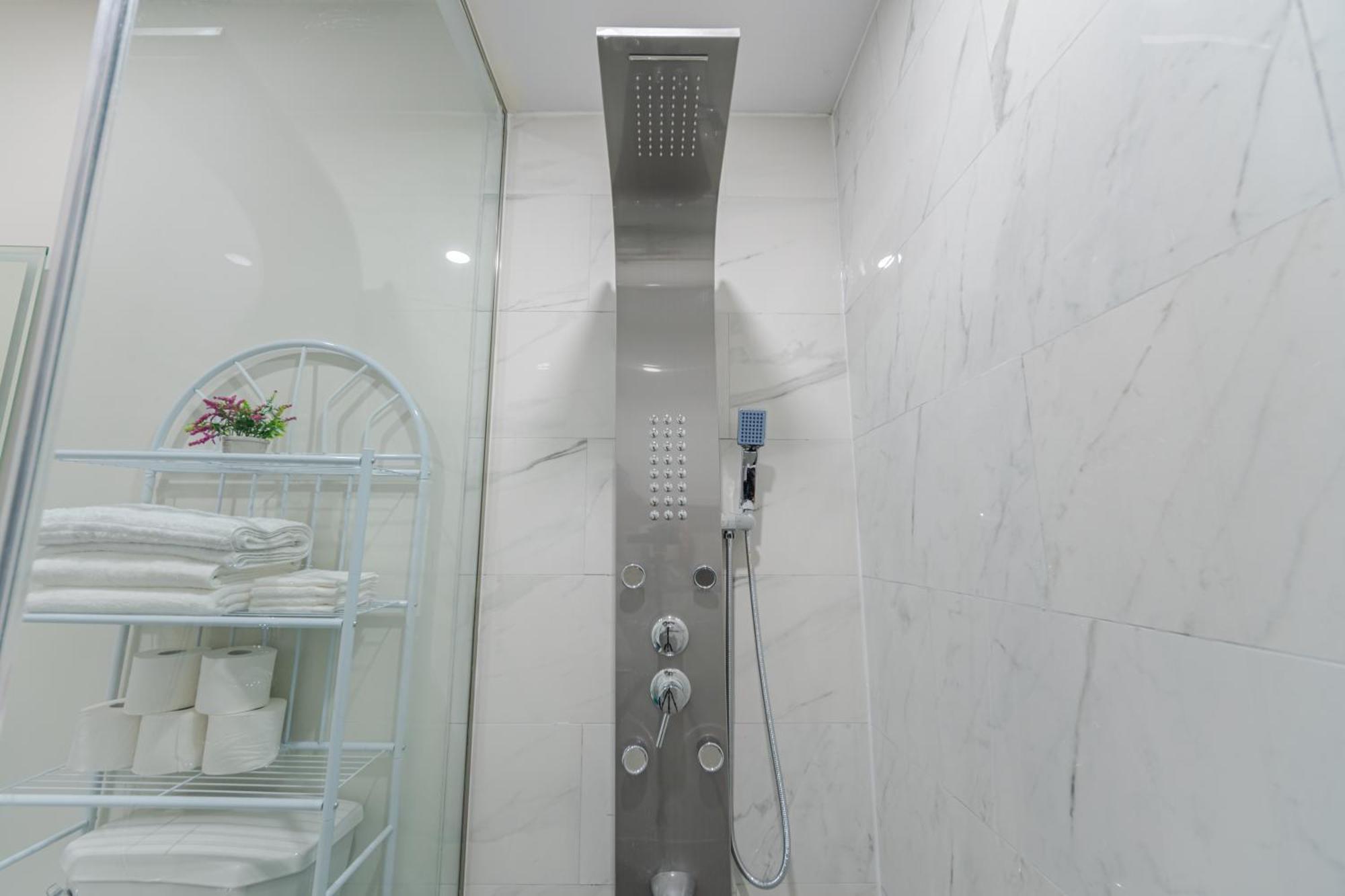 Private Basement Bedrooms In Оквилль Экстерьер фото
